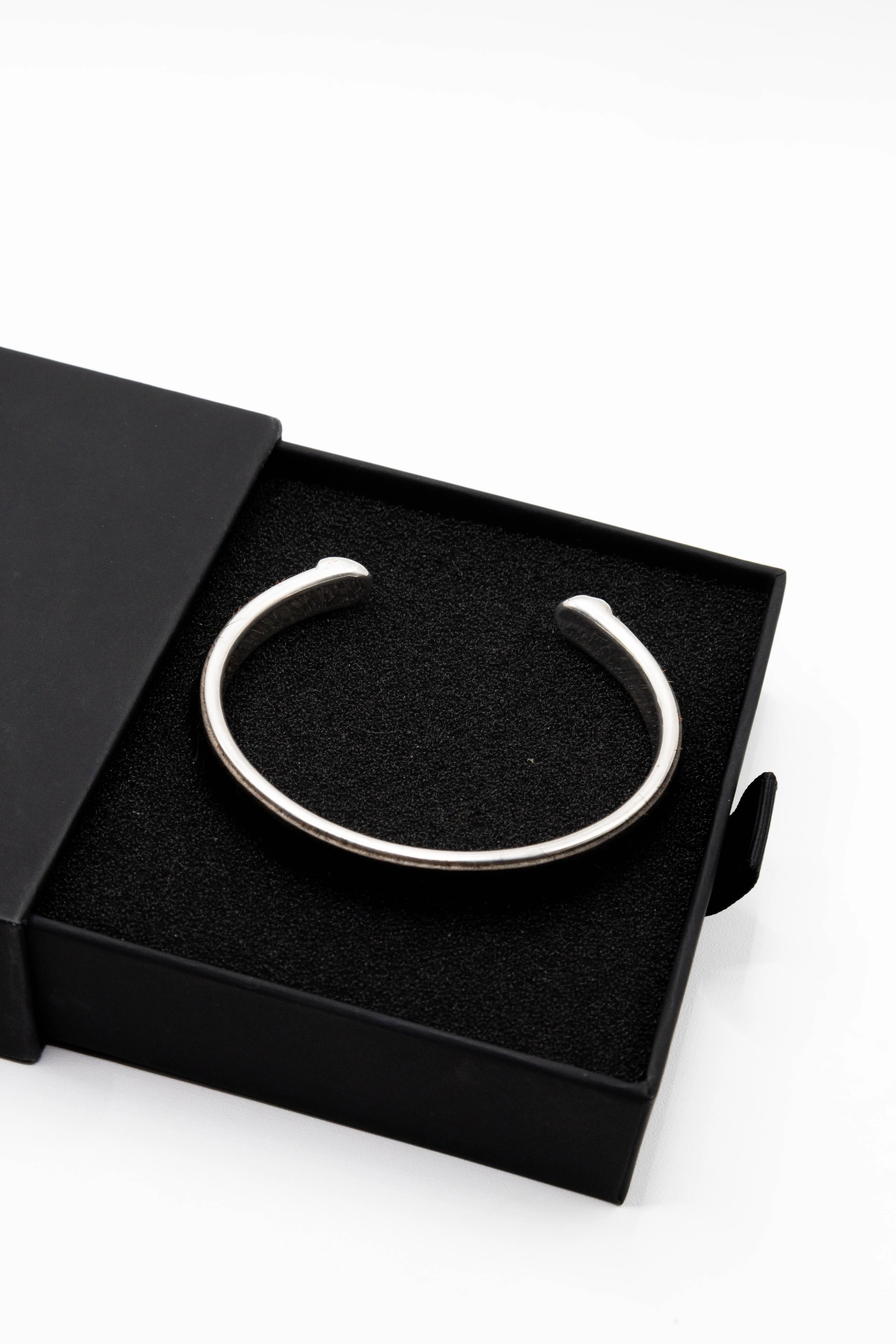 B1715BLACK HAIRY OPEN BANGLE